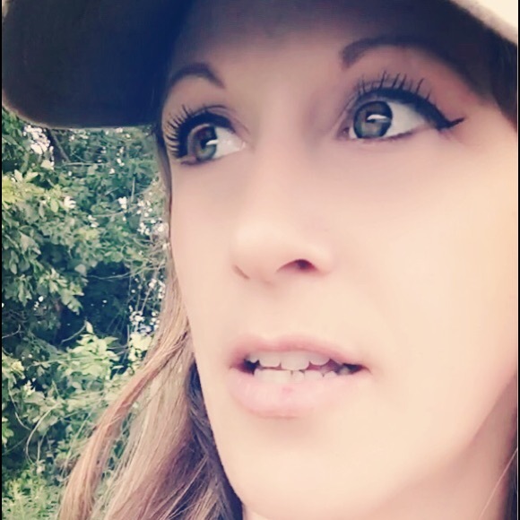 Meet your Posher, Sarah - Picture 1 of 8